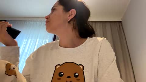 Snapshot of anna___25 chatting on November 2025 08:01:02 AM Anna online show from November 2025 08:01:02 AM