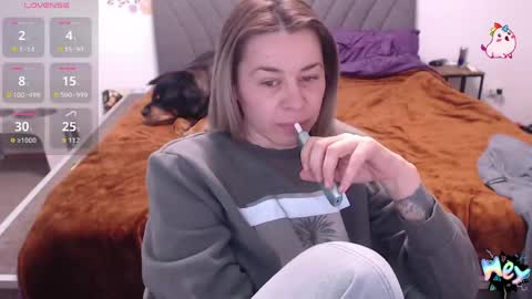 Snapshot of anna_ana chatting on April 2026 06:10:01 PM Anadirectgirl online show from April 2026 06:10:01 PM