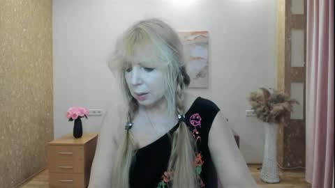 Snapshot of anna_ditrih chatting on April 2026 11:51:02 AM Anna Ditrih online show from April 2026 11:51:02 AM