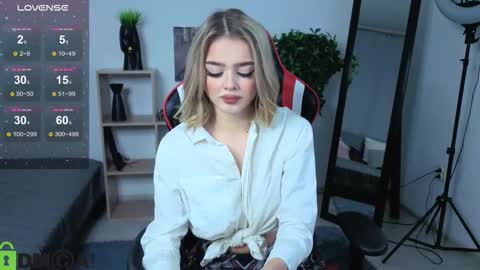 Snapshot of anna_nickol chatting on November 2025 03:33:02 PM Anna online show from November 2025 03:33:02 PM