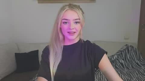 Snapshot of anna_nickol chatting on March 2026 01:25:01 PM Anna online show from March 2026 01:25:01 PM