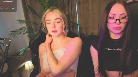 Snapshot of anna_nickol chatting on April 2026 01:42:02 PM Anna online show from April 2026 01:42:02 PM