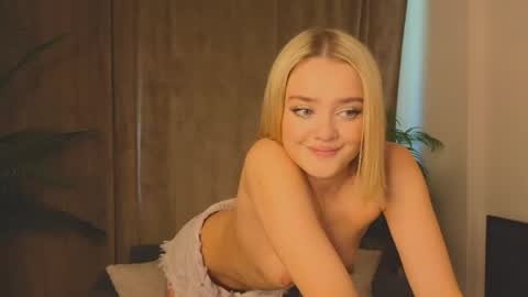 Snapshot of anna_nickol chatting on April 2026 01:02:01 PM Anna online show from April 2026 01:02:01 PM