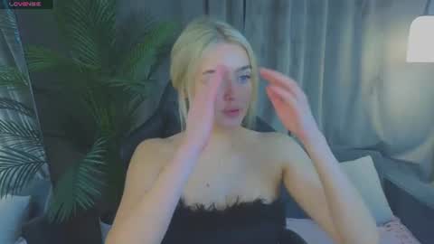 Snapshot of anna_nickol chatting on June 2026 05:15:01 PM Anna online show from June 2026 05:15:01 PM