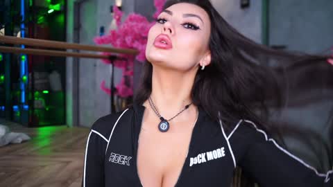 Snapshot of anna_purna chatting on December 2024 09:13:02 PM AnnaPurna online show from December 2024 09:13:02 PM