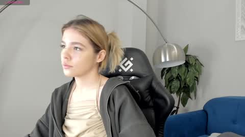 Anna online show from January 2025 01:09:02 AM