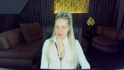Snapshot of anna_snow9 chatting on April 2026 05:33:02 AM anna_snow9 online show from April 2026 05:33:02 AM