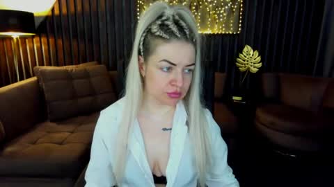Snapshot of anna_snow9 chatting on May 2026 05:56:02 AM anna_snow9 online show from May 2026 05:56:02 AM