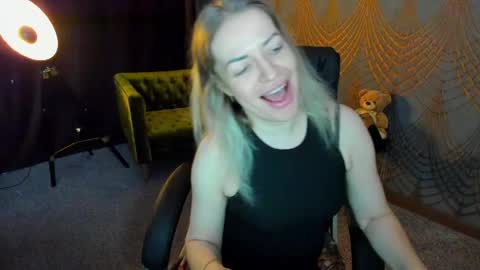 Snapshot of anna_snow9 chatting on May 2026 05:07:02 PM anna_snow9 online show from May 2026 05:07:02 PM