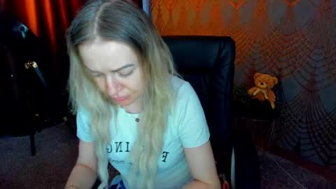 Snapshot of anna_snow9 chatting on June 2026 05:31:02 AM anna_snow9 online show from June 2026 05:31:02 AM