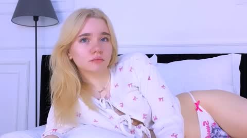 AnnaBelle online show from October 2025 02:47:02 AM