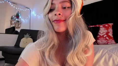 Anna online show from December 2024 06:39:02 PM