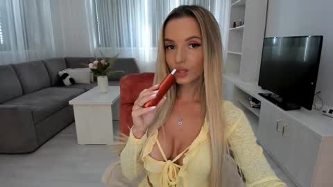 annaise  online show from September 2025 10:15:01 AM