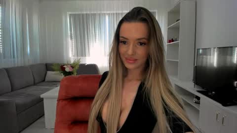 Snapshot of annaise_ chatting on April 2026 08:14:01 AM annaise online show from April 2026 08:14:01 AM