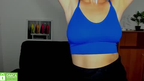 Snapshot of annakillian_kiss chatting on September 2025 05:29:01 AM Anna online show from September 2025 05:29:01 AM