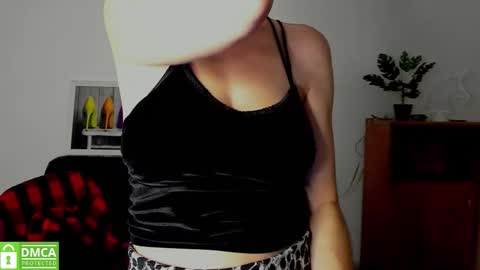 Snapshot of annakillian_kiss chatting on November 2025 06:30:02 AM Anna online show from November 2025 06:30:02 AM