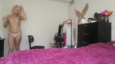 AnnaMarrie online show from November 2025 07:32:02 PM