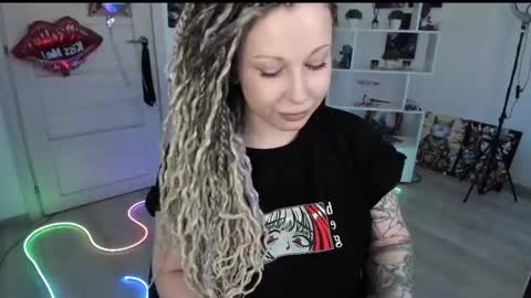 Snapshot of annanebula chatting on April 2026 08:51:02 AM Anna online show from April 2026 08:51:02 AM