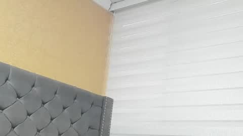 Snapshot of anne_julienne chatting on May 2026 10:59:01 PM online show from May 2026 10:59:01 PM