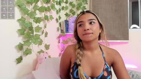 Snapshot of annebull_ chatting on January 2025 04:48:01 AM Anne online show from January 2025 04:48:01 AM