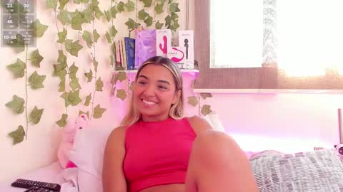 Snapshot of annebull_ chatting on January 2025 08:21:01 PM Anne online show from January 2025 08:21:01 PM