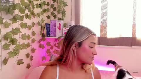 Snapshot of annebull_ chatting on February 2025 06:58:01 PM Anne online show from February 2025 06:58:01 PM