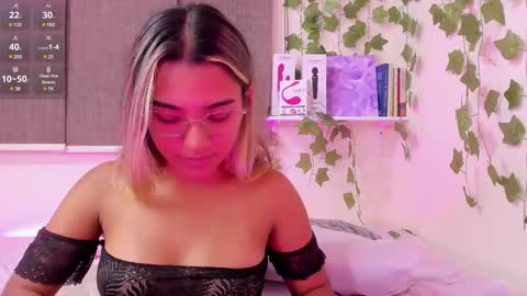 Snapshot of annebull_ chatting on February 2025 12:03:01 AM Anne online show from February 2025 12:03:01 AM