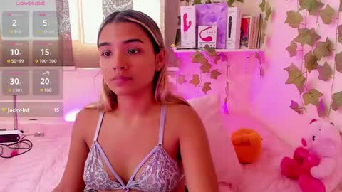 Snapshot of annebull_ chatting on February 2025 08:53:02 PM Anne online show from February 2025 08:53:02 PM