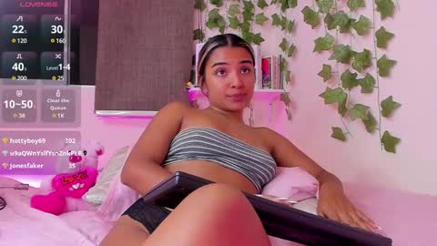 Snapshot of annebull_ chatting on February 2025 11:52:01 PM Anne online show from February 2025 11:52:01 PM