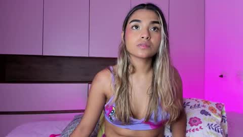 Snapshot of annebull_ chatting on September 2025 10:42:01 PM Anne online show from September 2025 10:42:01 PM