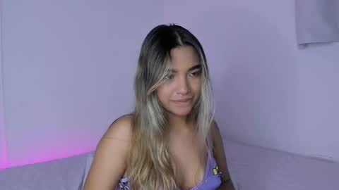 Snapshot of annebull_ chatting on October 2025 04:27:01 AM Anne online show from October 2025 04:27:01 AM