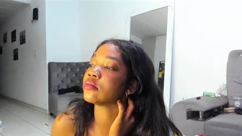 Snapshot of annebullocks chatting on February 2025 09:32:02 AM Annie online show from February 2025 09:32:02 AM