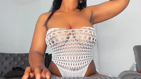 Snapshot of annebullocks chatting on February 2025 04:26:02 PM Annie online show from February 2025 04:26:02 PM