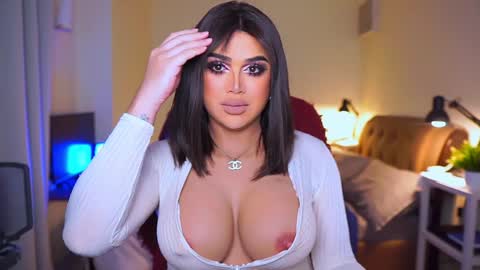 Snapshot of annecalifornia chatting on January 2025 04:08:02 AM Anne Hart online show from January 2025 04:08:02 AM