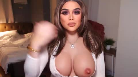 Snapshot of annecalifornia chatting on February 2025 09:47:02 AM Anne Hart online show from February 2025 09:47:02 AM