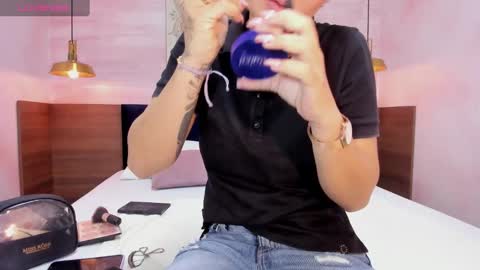 Snapshot of annedixie chatting on January 2025 03:09:01 AM Anne online show from January 2025 03:09:01 AM