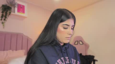 Anne  online show from February 2025 12:11:01 PM