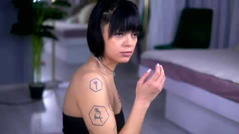 Anne online show from December 2025 05:03:01 AM