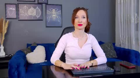 Snapshot of annehove chatting on December 2025 02:19:01 AM Anne online show from December 2025 02:19:01 AM