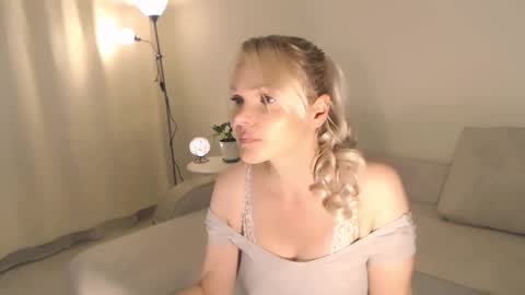 Snapshot of annett chatting on September 2025 11:38:01 PM Annett online show from September 2025 11:38:01 PM