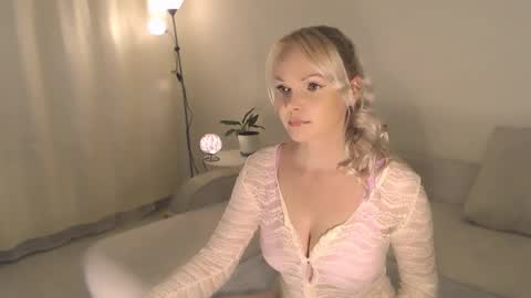 Snapshot of annett chatting on September 2025 10:55:01 PM Annett online show from September 2025 10:55:01 PM