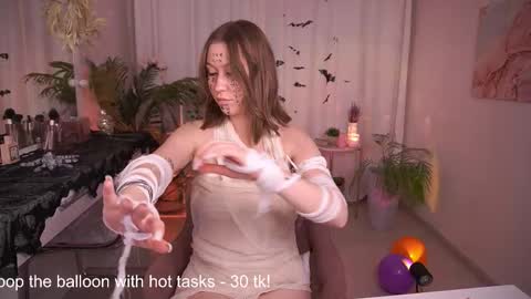 Snapshot of annettelane chatting on October 2025 07:10:02 AM Anna online show from October 2025 07:10:02 AM