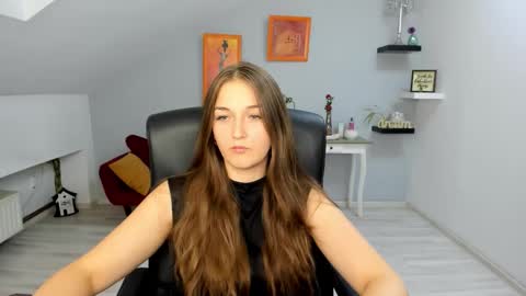 annewilsonn online show from November 2025 12:27:02 PM