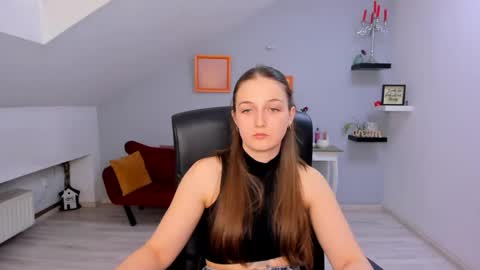 annewilsonn online show from April 2026 11:24:01 AM