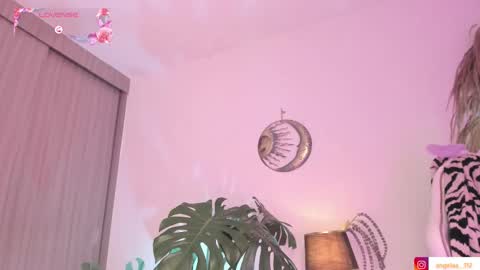 Snapshot of anngel_1 chatting on November 2025 04:17:02 PM Angel online show from November 2025 04:17:02 PM