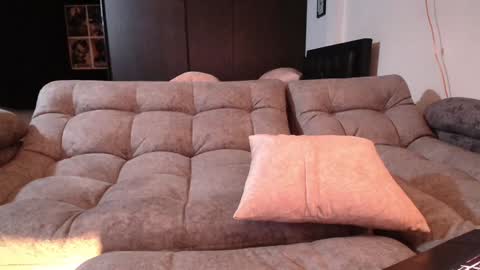 Snapshot of anni_art chatting on January 2025 11:48:01 PM Anni online show from January 2025 11:48:01 PM