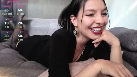 Snapshot of anni_art chatting on December 2025 09:08:02 PM Anni online show from December 2025 09:08:02 PM