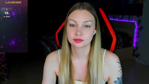 Snapshot of annie69kiss chatting on March 2026 04:22:02 PM Annie online show from March 2026 04:22:02 PM