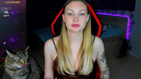 Snapshot of annie69kiss chatting on March 2026 02:05:02 AM Annie online show from March 2026 02:05:02 AM