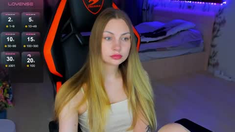 Snapshot of annie69kiss chatting on June 2026 03:44:01 PM Annie online show from June 2026 03:44:01 PM